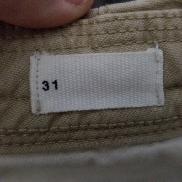 GAP | khaki 10 inch shorts - Picture 4 of 6